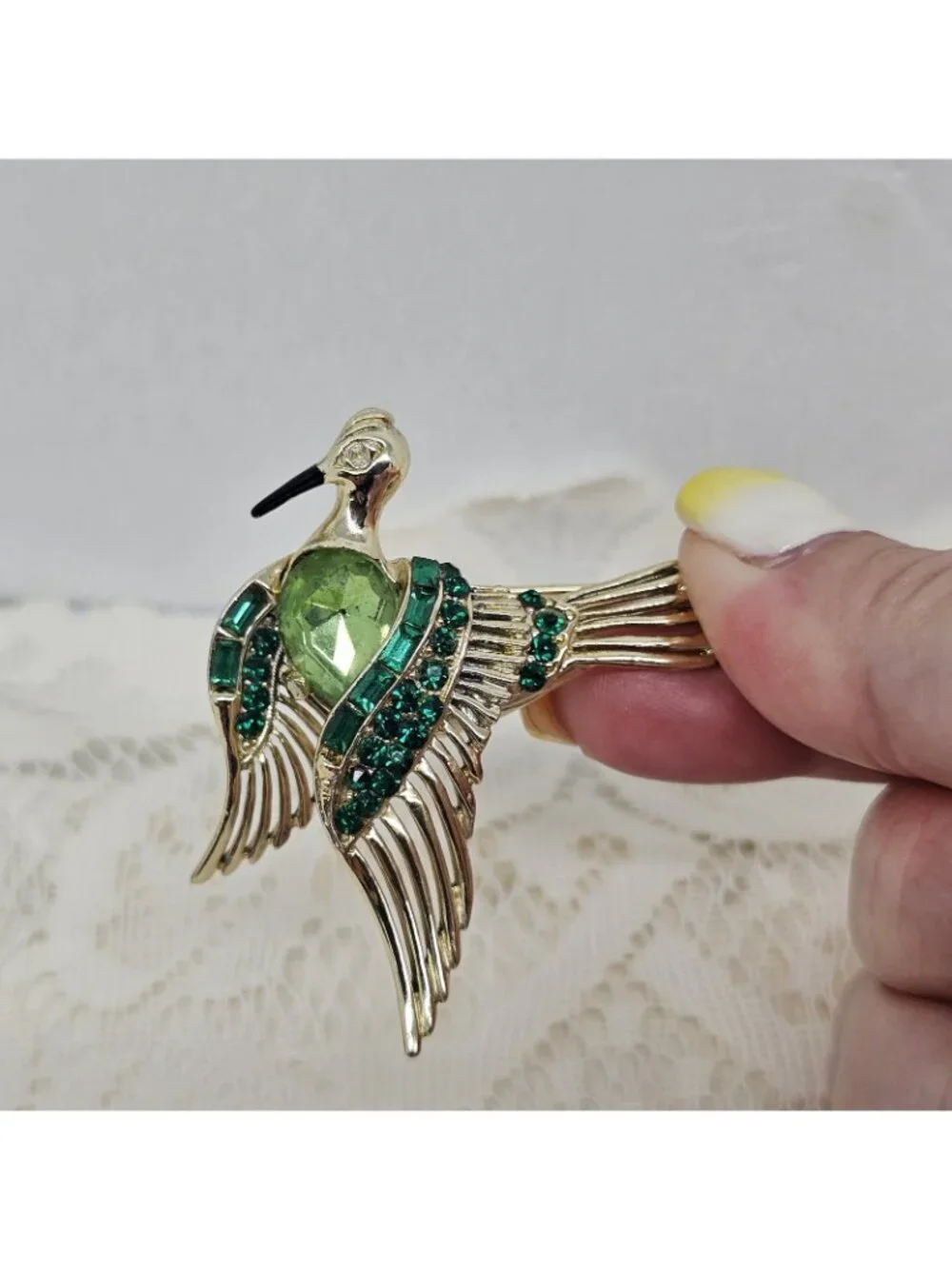 Vintage Gold Tone Emerald Green Rhinestone Hummingbird Brooch Pin Flying Bird